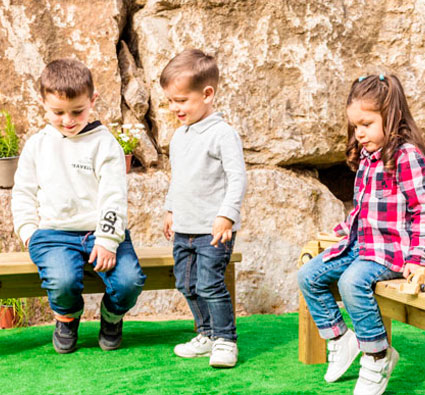 Juegos para jardín: Toboganes infantiles, casitas de exterior infantiles,  balancines infantiles, juegos de agua y arena infantiles, mesas picnic  infantiles y mucho más — La Tienda De La Familia
