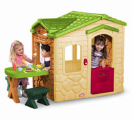 Maison avec table picnic