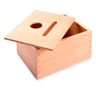 Caja de permanencia de madera natural