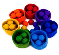 Bols arc-en-ciel Waldorf avec boules Set de 56 pièces
