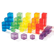 Cubes transparents multicolores